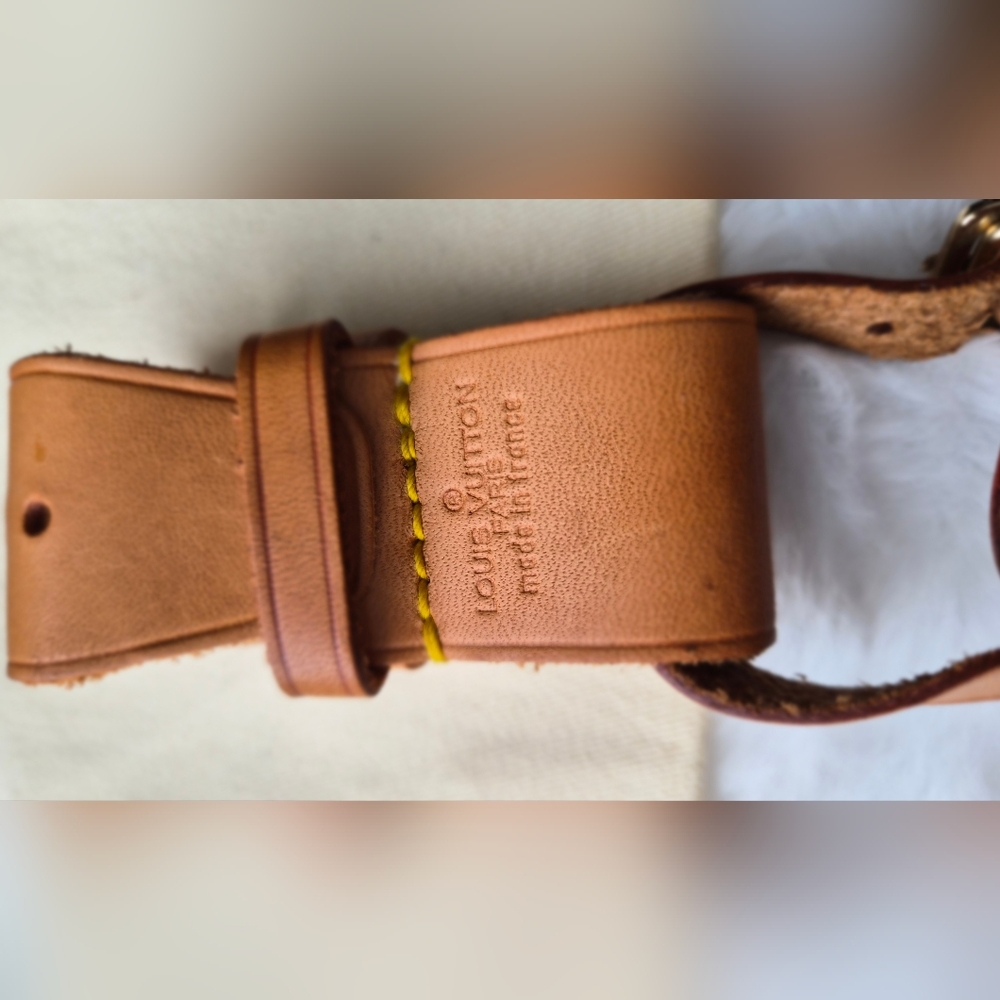 Authentic Louis Vuitton luggage tag and Bracelet set with small dust bag. - Picture 5 of 15